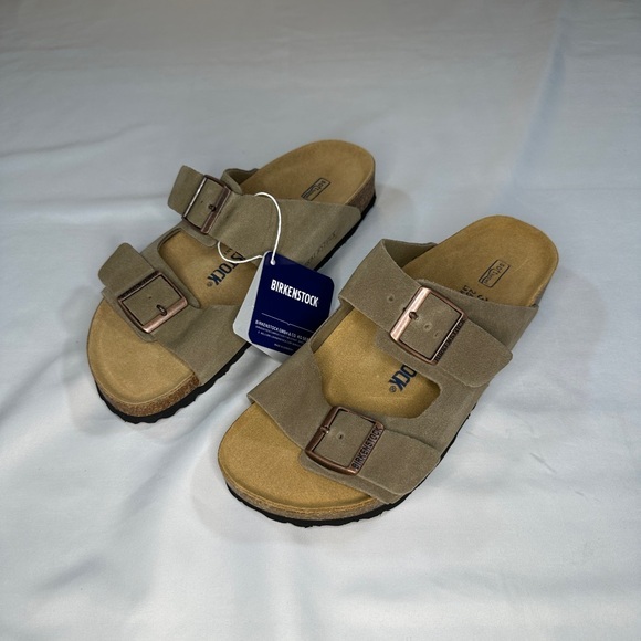 Birkenstock Shoes - NWT Birkenstock Arizona Taupe Size 8 8.5 39 Soft footbed